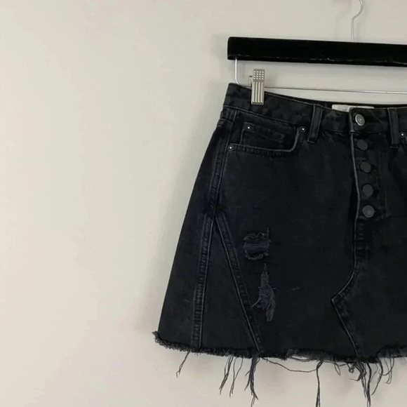 Free People We the Free Harvey Black Distressed Denim Mini Skirt Size 26 - Picture 5 of 5